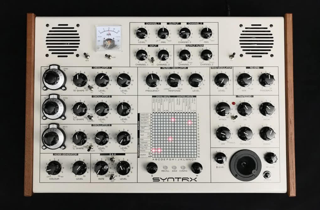 Erica Synths Syntrix -  EMS Synthi AKS na miarę naszych czasów