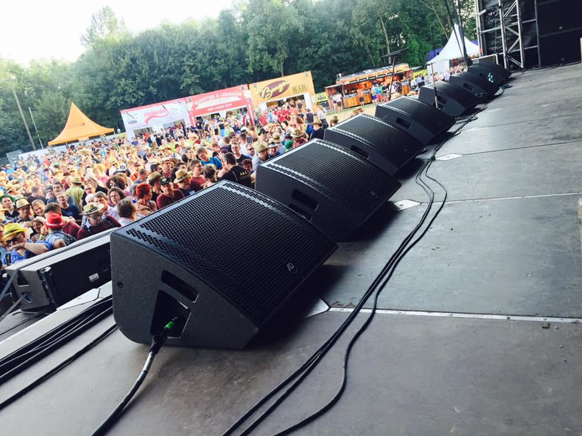 Czy monitoring douszny wyprze monitory sceniczne? (część 2)