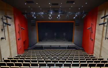 Kultura w uzdrowisku - nowa sala widowiskowa w Solcu-Zdroju 