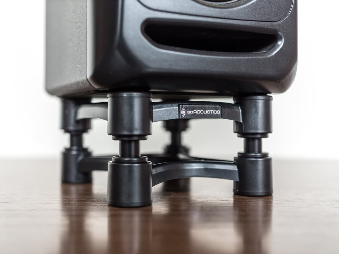 Izolacja monitorów odsłuchowych - Technologia IsoAcoustics 