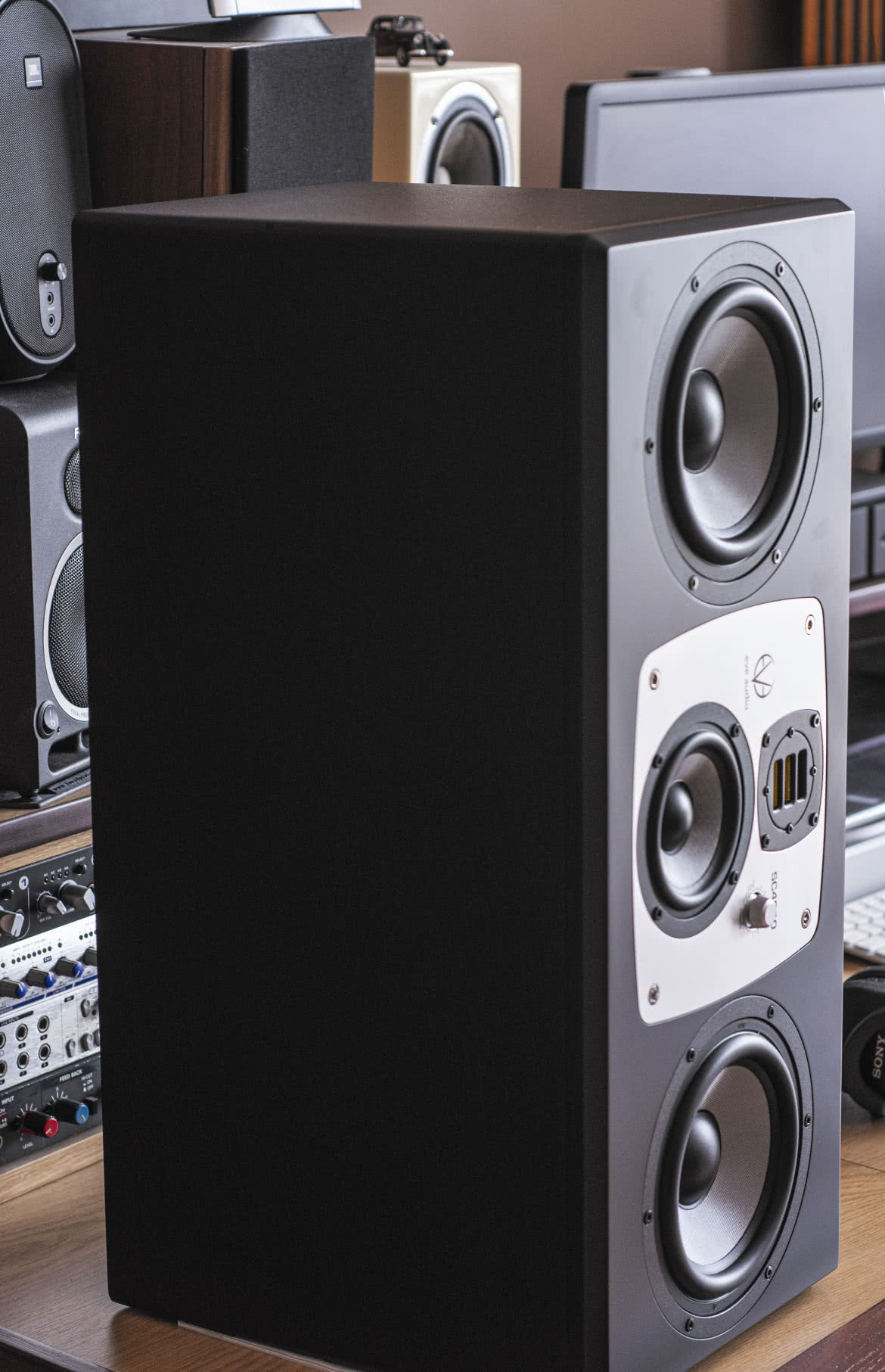 SC4070 - aktywne monitory główne