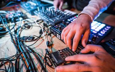 Synth Attack u Ciebie w mieście 