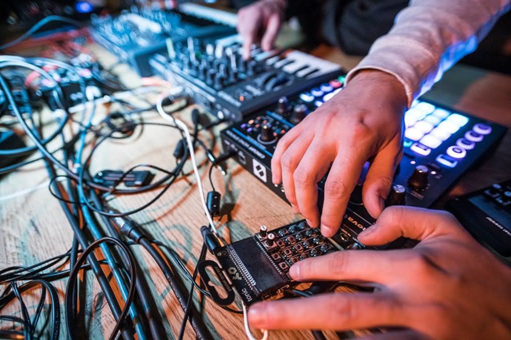 Synth Attack u Ciebie w mieście